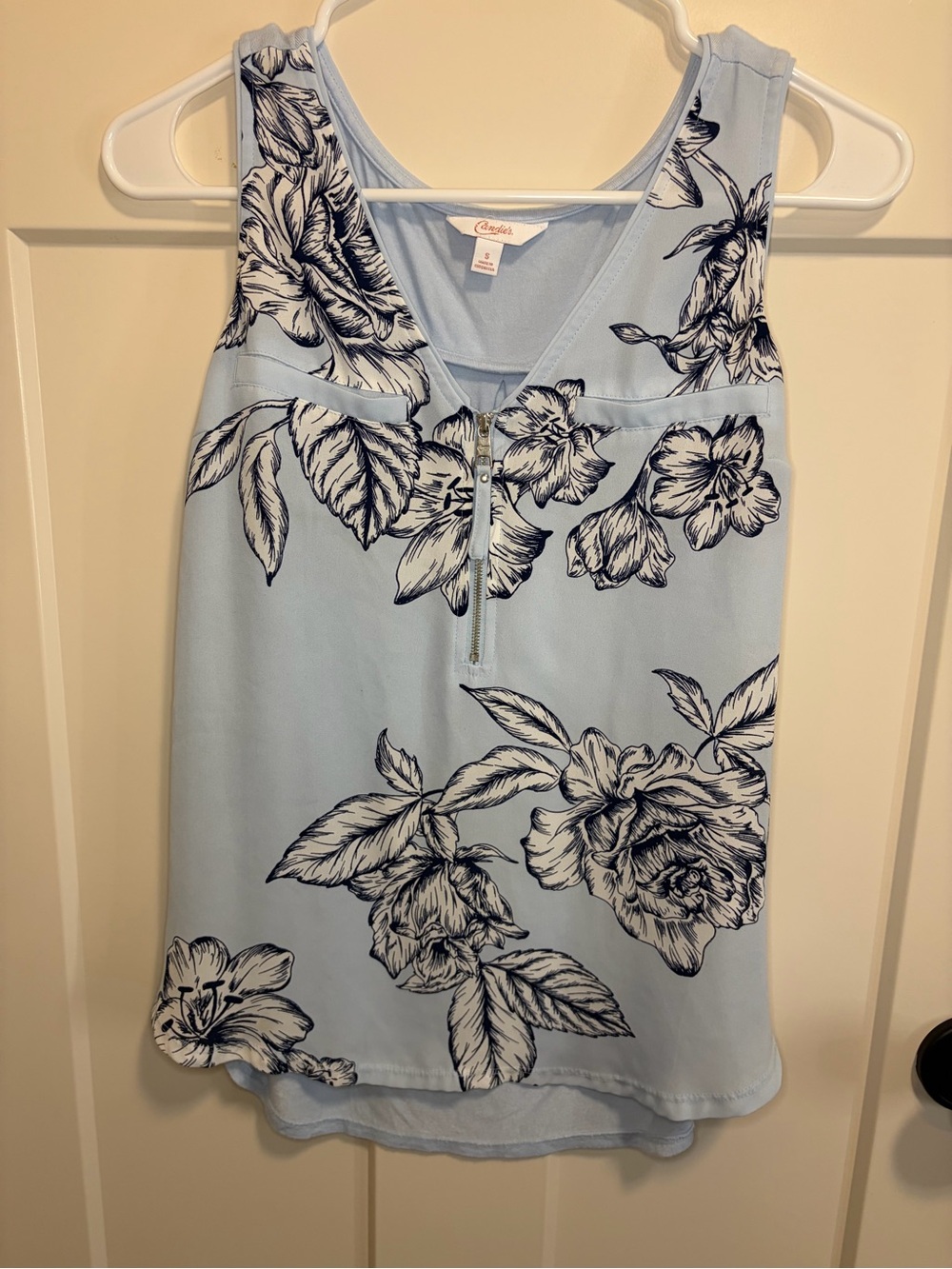 Candies Light Blue Floral Zip-Front Sleeveless Top